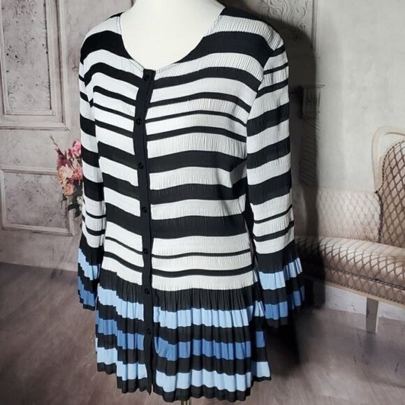 𝅺renuar Blue White Striped Pleated Round Neck Long Bell Sleeves Blouse Size M - Picture 4 of 10